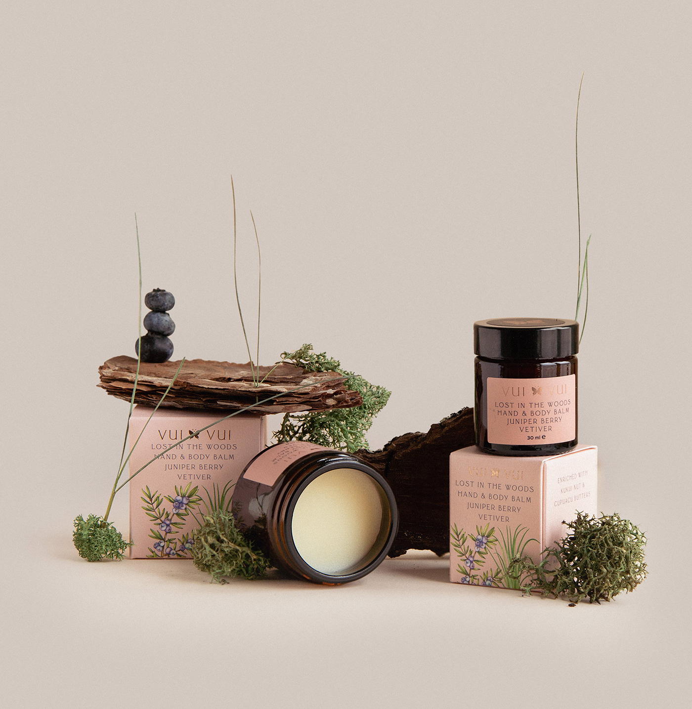 能让人想起传统的植物学书籍的护肤品包装设计(图11)